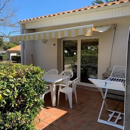Maisonnette Avec Piscine Intérieure Chauffée à 300m De La * Saint-Georges-d'Oleron