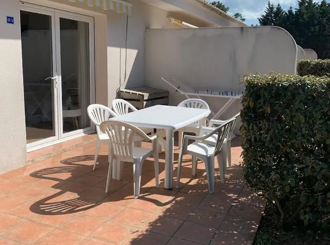 Maisonnette La Coti H5 Avec Piscine Interieure Chauffee, Acces Plage A Pied Holiday home