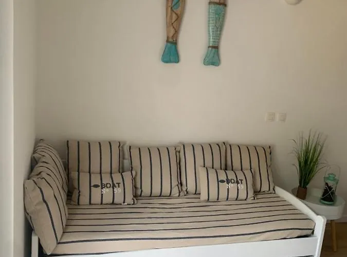 Holiday home Maisonnette Avec Piscine: Cozy Beachside Retreat Saint-Georges-d'Oleron